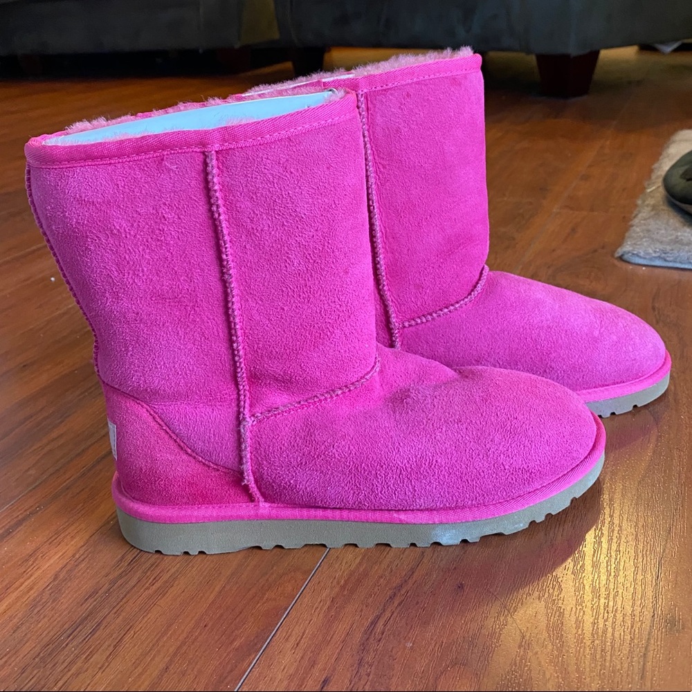 Women’s Ugg classic short boot